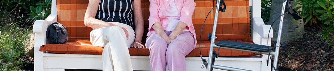 personnes-agees-banc 2 personnes âgées sur un banc